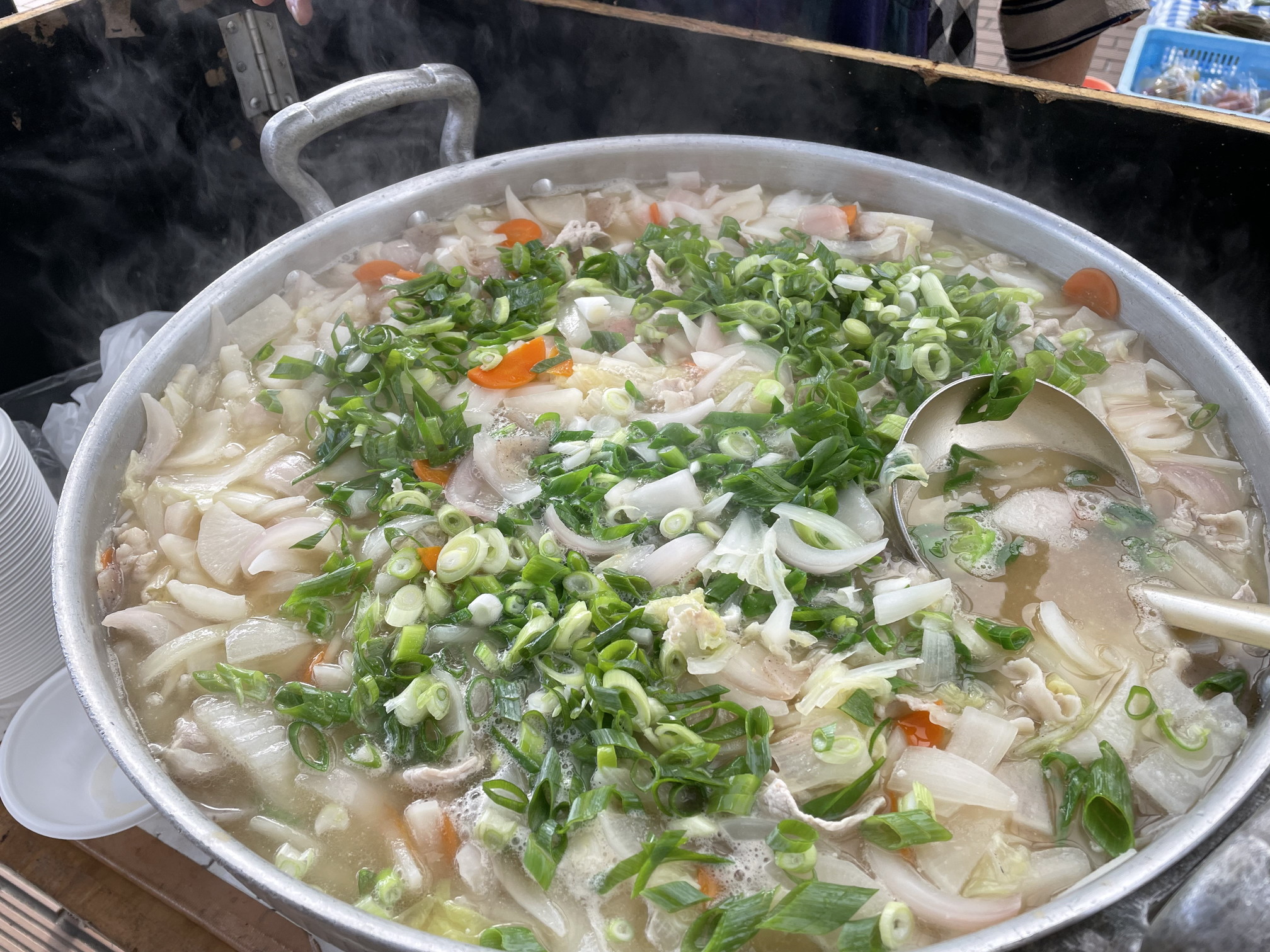 丹後朝市　豚汁ふるまい