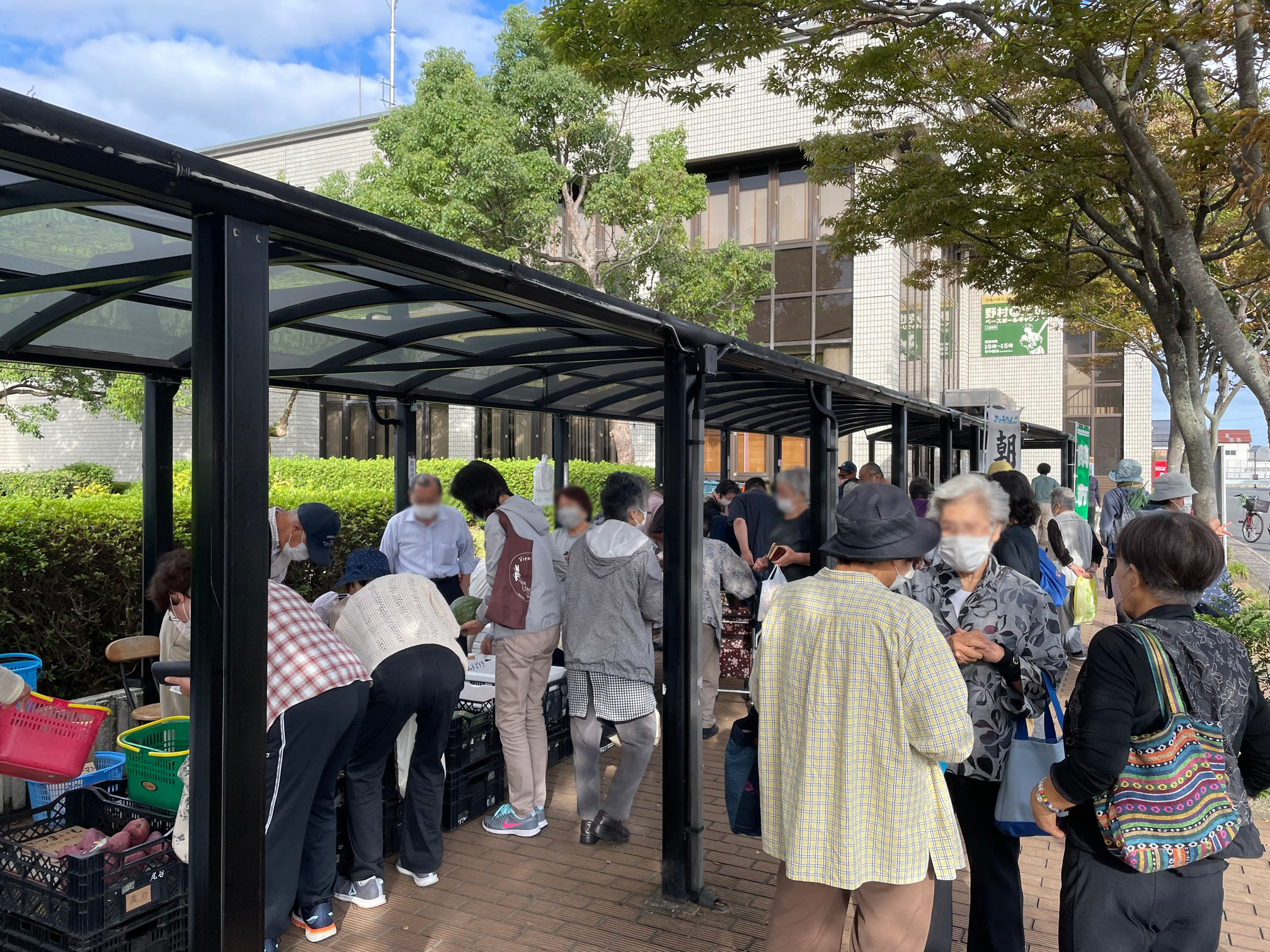 丹後の新鮮野菜などを販売する「たんご朝市」